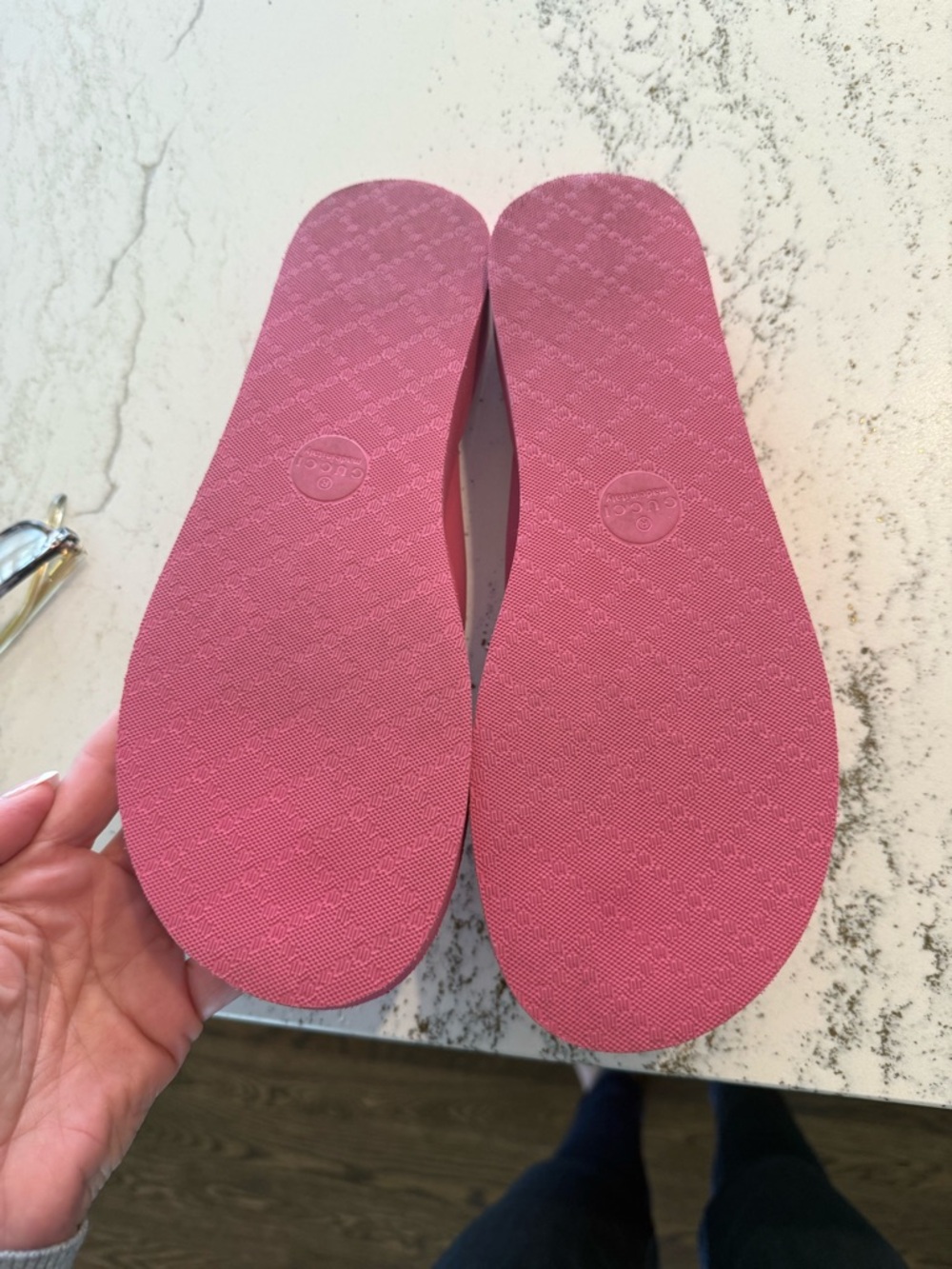 Gucci Women's Logo Platform Flip Flops. Pink size 40. Worn once. Like new. - Picture 3 of 4